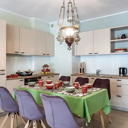 Folk Apartment